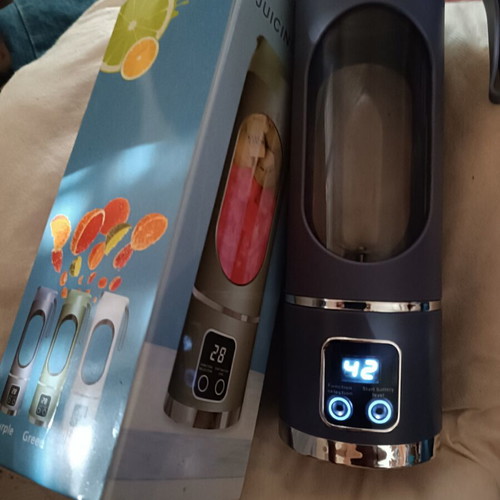 Handheld juicer unused, rechargeable with USB