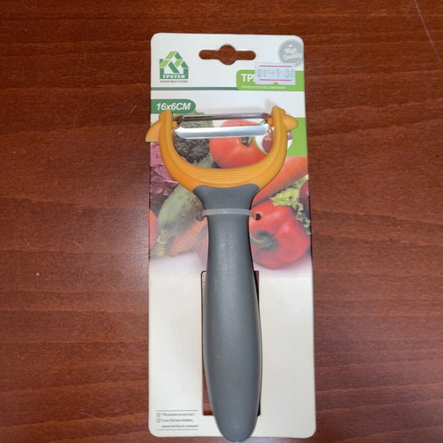 Vegetable peeler with ergonomic handle