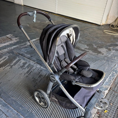 Baby stroller with Oyster 3 Kiddo seat like new