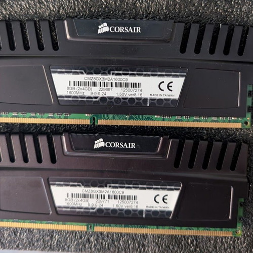 Corsair Vengeance 8GB DDR3 RAM 2x4GB 1600MHz like new