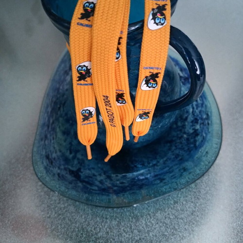 Flat shoelaces new, 1.10 m long, yellow with patterns