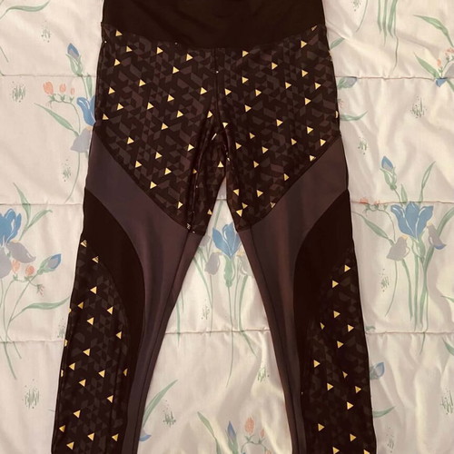 Active 21 black sports leggings with yellow patterns, size M