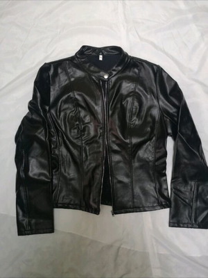 Faux leather women's medium jacket like new, black, size M