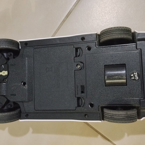 Electric toy car with drift and on-road wheels