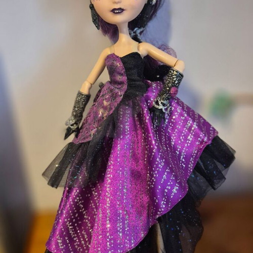 Ever After High Raven Queen Thronecoming doll used with minor flaw