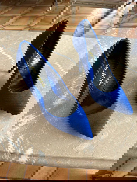 Γόβα Νο 37