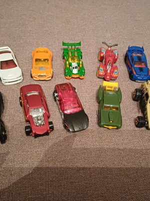 Various toy cars like new