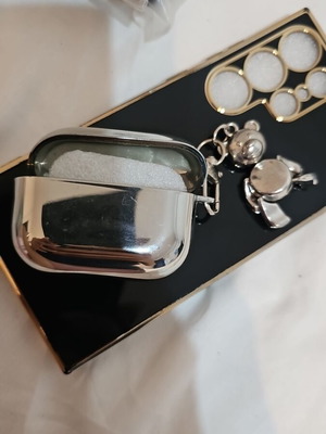 AirPods 2 case used