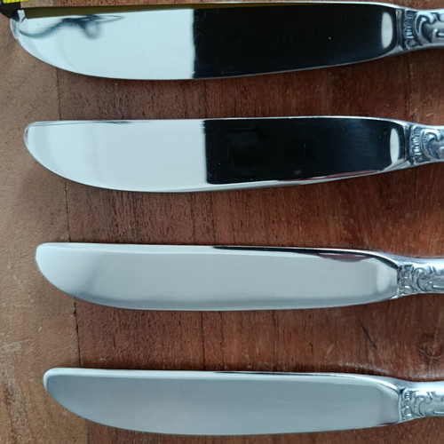 Vintage set of 9 dining knives in like new condition