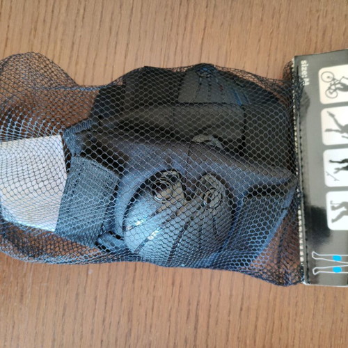 Protective knee and elbow pads new for bike and skate