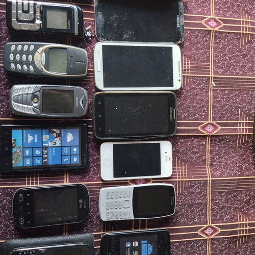 Vintage & Retro Mobile Phones Collection, pack of 32 including Nokia, Motorola, iPhone