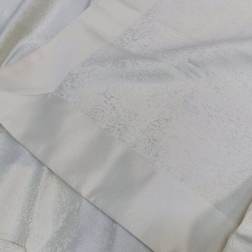 Tablecloth set 5 pieces new, jacquard with satin border, of white