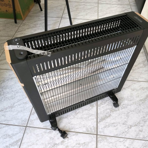 Halogen heater like new with remote control and thermostat