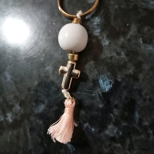 Handmade keychain, with a gold cross, Fuchsia tassel, white round wooden bead, new