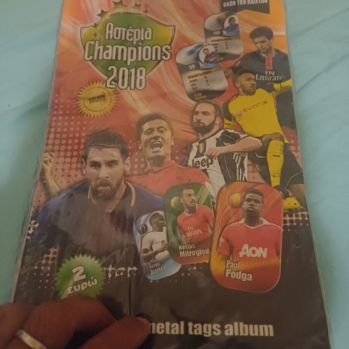 Panini metal tags album like new, contains about 80 metallics