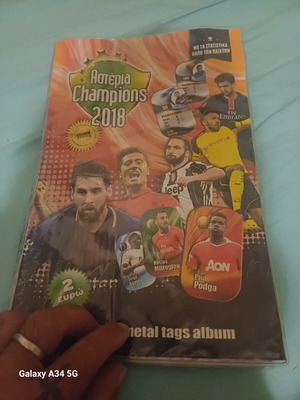 Panini metal tags album like new, contains about 80 metallics