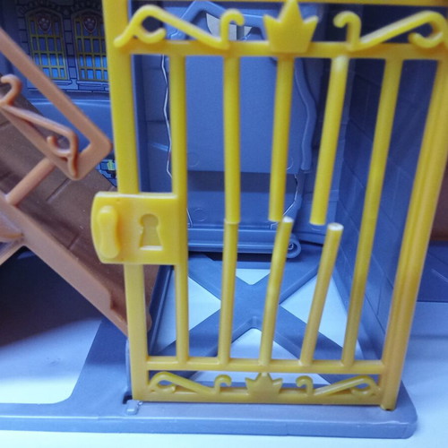 Paw Patrol Rescue Knights Castle HQ playset used with 5 extra figures