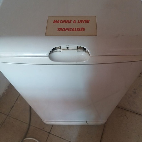 Brand washing machine, 5 kg capacity, broken door plastic