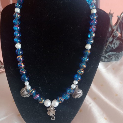 Necklace handmade with glass beads and shell and seahorse motifs like new