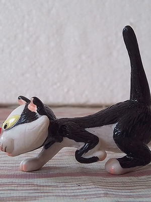 Vintage Gaston Quick cat figure 1998 used