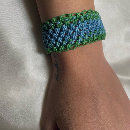 Macrame bracelet like new, handmade, blue and green