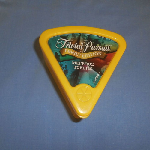 Trivial Pursuit Family Edition pocket size like new
