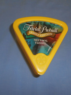 Trivial Pursuit Family Edition pocket size like new