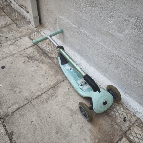 Globber 3-Wheel Scooter used with light-up wheels