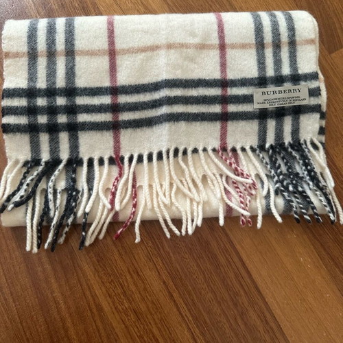 Authentic Burberry scarf like new, 50% cashmere and 50% wool