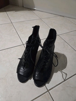 Nine West leather black sandals like new