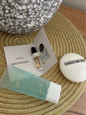 Σετ ομορφιάς με primer και δώρο άρωμα Byredo καινούργιο
