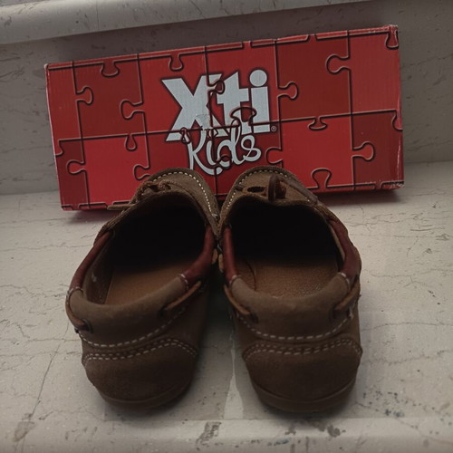 Xti Shoes boys' boat shoes size 30 used, taupe