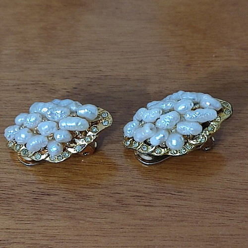 Brooch and earrings with pearls like new