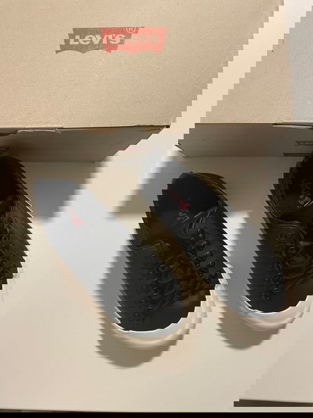 Levis sneakers n.37