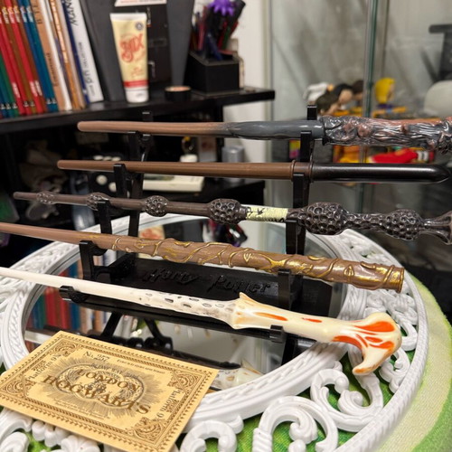 Harry Potter wand set of 5 like new with stand and gilded ticket