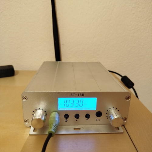 FM PLL 10 Watt 76-108 MHz transmitter like new with power supply