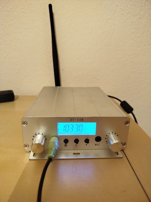 FM PLL 10 Watt 76-108 MHz transmitter like new with power supply