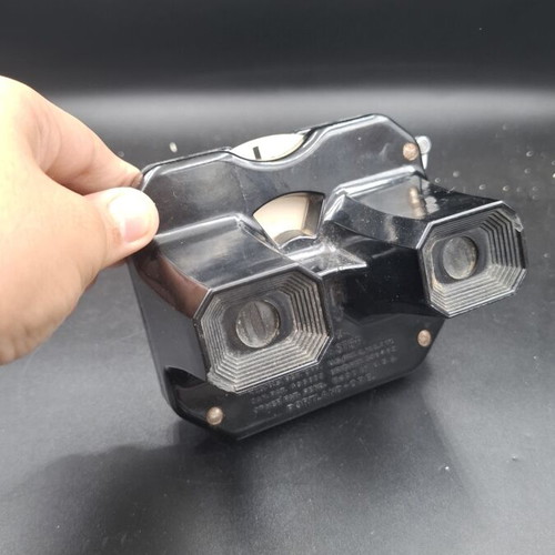 View-Master stereoscope used with cards by Sawyer Inc.