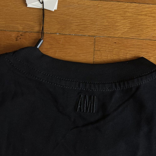 Ami Tee new, available in S and M, slim fit