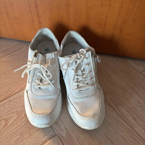 Women's sneakers like new, white, size 38, athletic