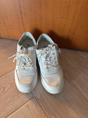 Women's sneakers like new, white, size 38, athletic