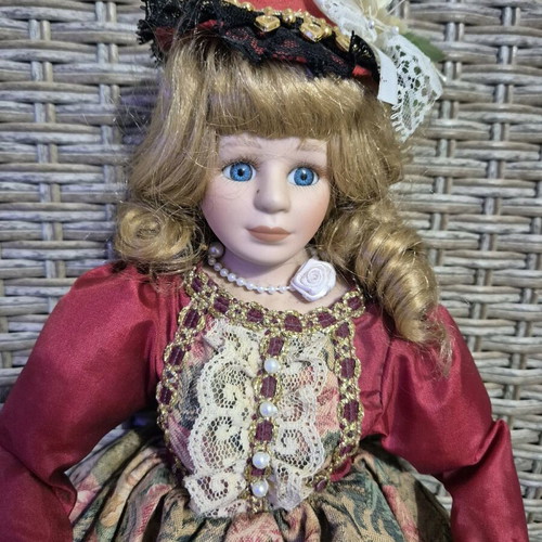 Porcelain collector doll Victoria DOLLS-Kate like new