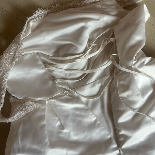 White wedding dress like new, medium size, party and bachelorette