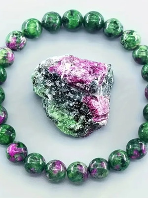 Bracelet from natural epidote-zoisite stone new, elastic
