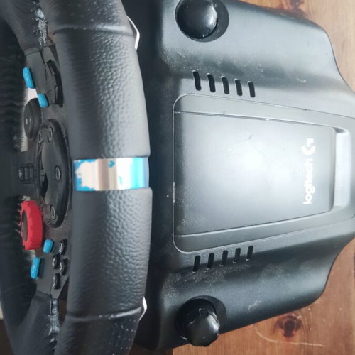 Logitech G29 racing wheel like new with all cables for PlayStation 4