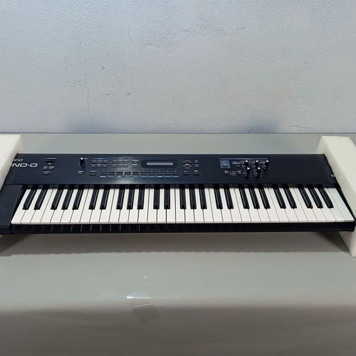 Roland JUNO-D Synthesizer like new
