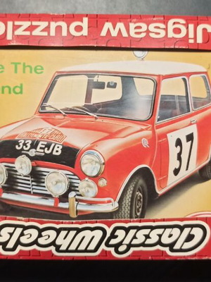 Classic Wheels Mini Cooper S Puzzle like new, 300+ pieces, metal box