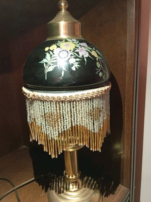 Victorian-style boudoir lamp like new