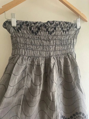 Mini dress used, strapless with wide elastic, grey and black