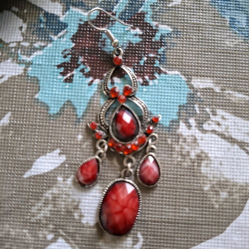 Earring red used, single